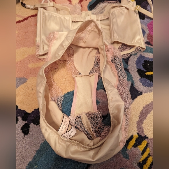 Victoria's Secret Bustier and Panty Set Pale Peach and Light Pink 34C & Medium - Picture 16 of 16